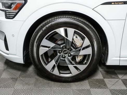 Used 2023 Audi e-tron Premium w/ Convenience Plus Package AWD/4WD image 38