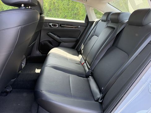Used 2023 Honda Civic Touring image 9