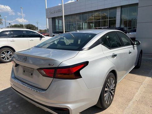 Used 2023 Nissan Altima 2.5 SV FWD image 9