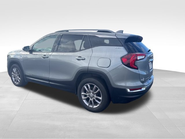 Used 2024 GMC Terrain SLT AWD/4WD image 3