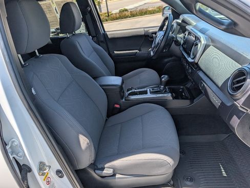 Used 2019 Toyota Tacoma TRD Off-Road w/ Technology Package AWD/4WD image 8