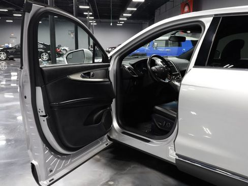 Used 2016 Lincoln MKX Premiere AWD/4WD image 9