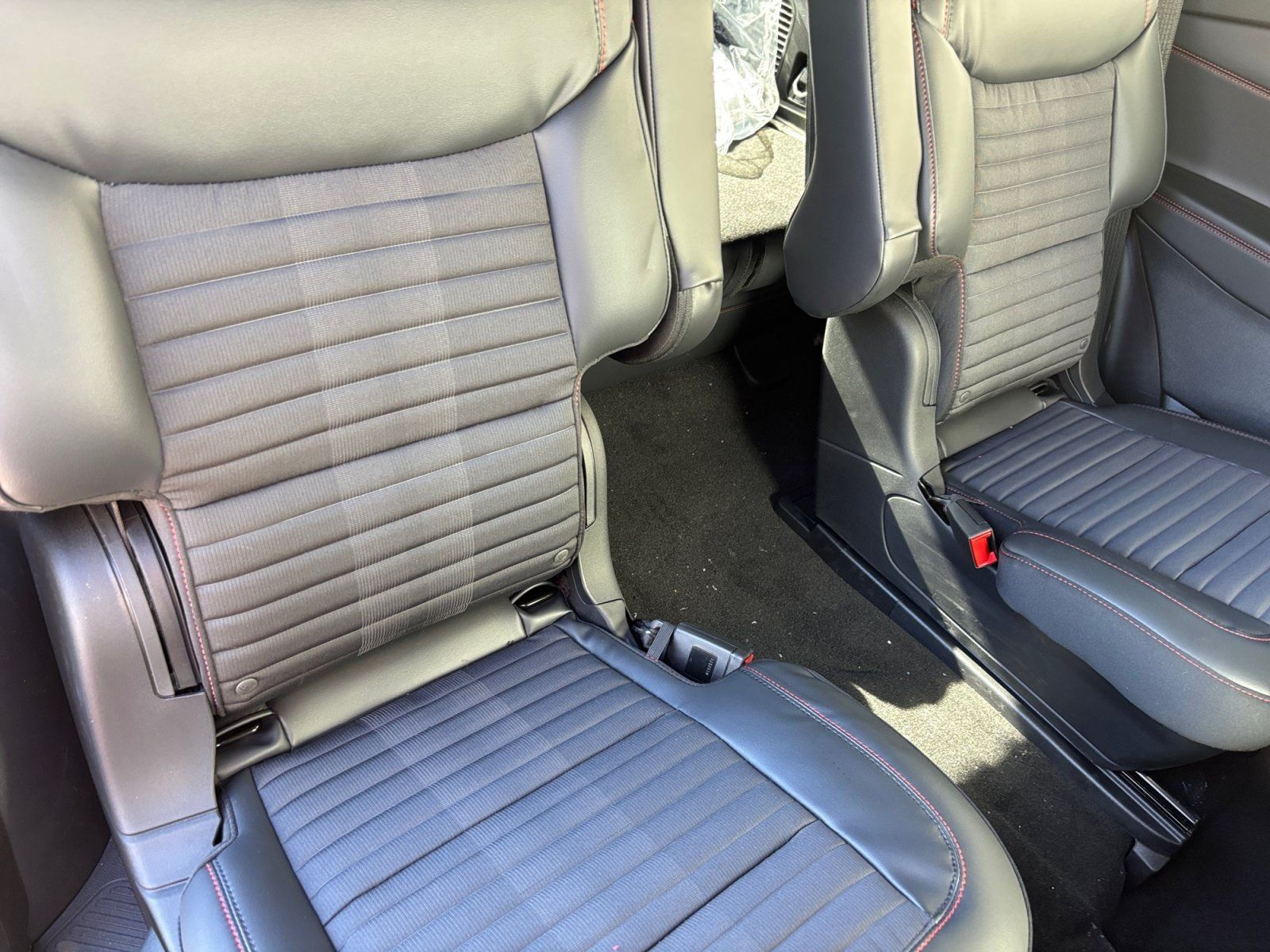 New 2025 Ford Explorer ST-Line w/ Premium Package RWD image 18