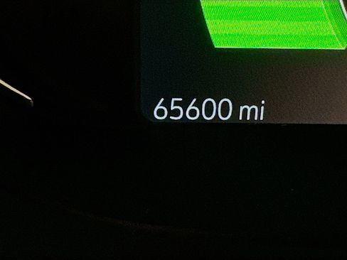 Used 2019 Chevrolet Bolt Premier w/ Infotainment Package image 19