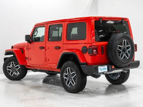 Used 2025 Jeep Wrangler Unlimited Sahara AWD/4WD image 25