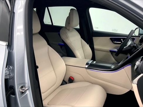 Used 2026 Mercedes-Benz GLC 300 image 2