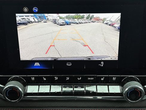 Used 2023 Chevrolet Colorado Z71 w/ Z71 Convenience Package 2 AWD/4WD image 21