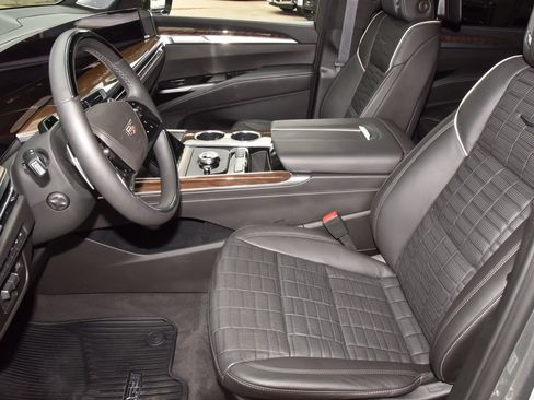 Used 2025 Cadillac Escalade ESV Premium Luxury Platinum AWD/4WD image 13