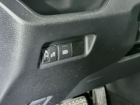 Used 2021 Toyota RAV4 LE FWD image 16