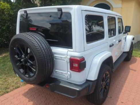 Used 2022 Jeep Wrangler Unlimited Sahara AWD/4WD image 2