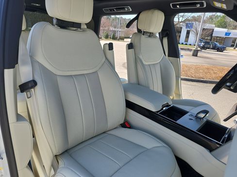 New 2026 Land Rover Range Rover Long Wheelbase SE image 10