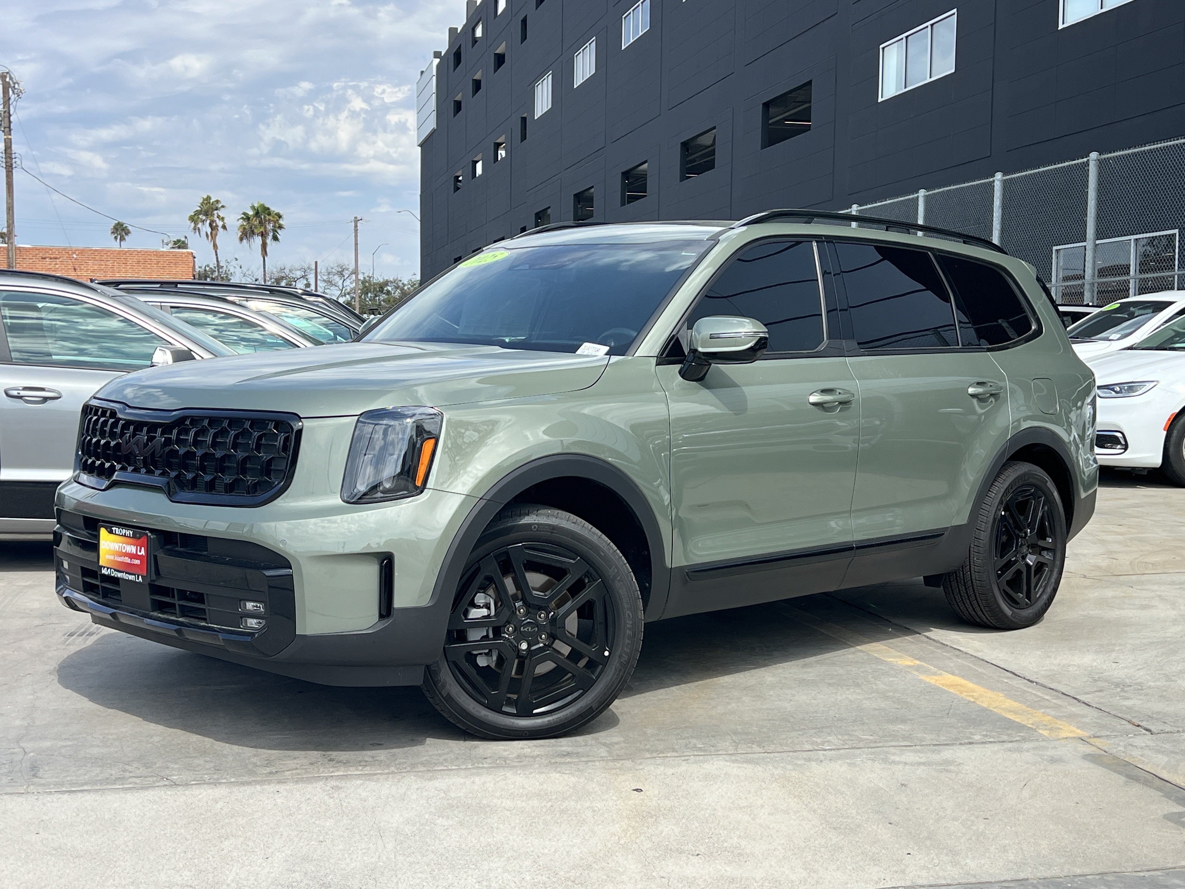 Used 2025 Kia Telluride SX Prestige X-Line AWD/4WD image 2