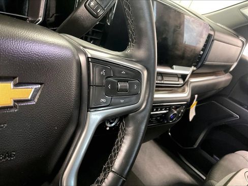 Used 2023 Chevrolet Silverado 1500 LT AWD/4WD image 23