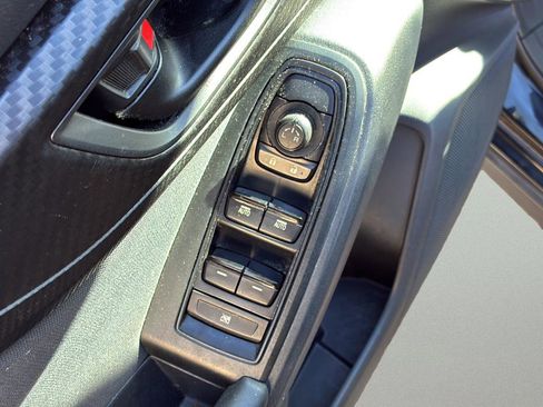 Used 2018 Subaru Crosstrek 2.0i Premium w/ Eyesight System image 21