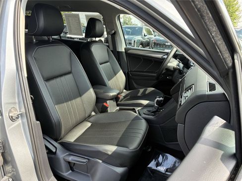 Certified 2023 Volkswagen Tiguan SE FWD image 11