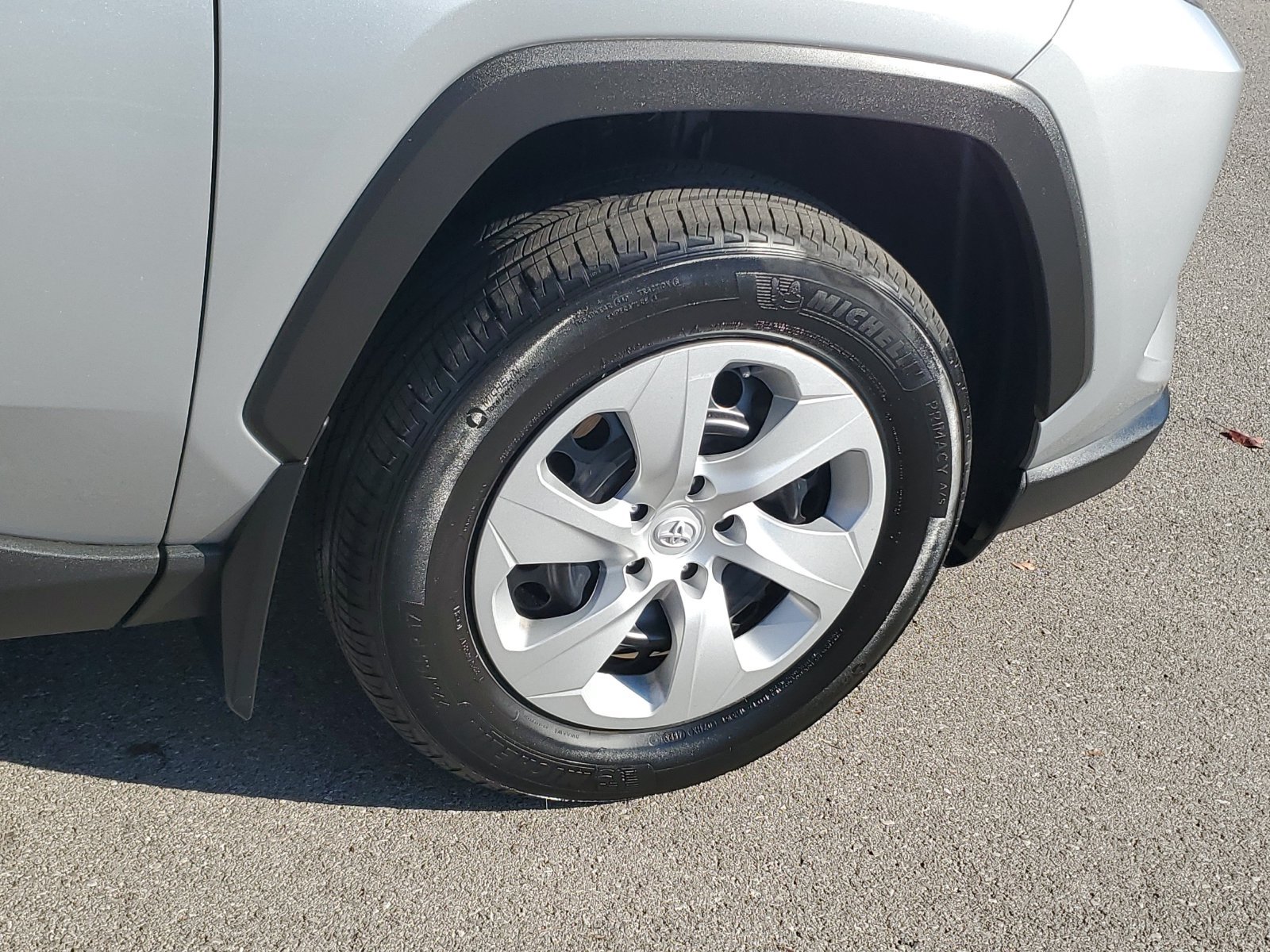 Certified 2024 Toyota RAV4 LE AWD/4WD image 6