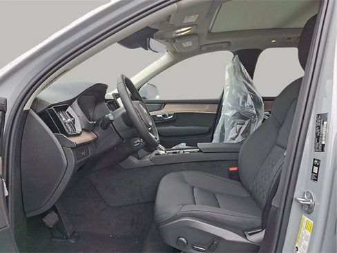 New 2026 Volvo XC90 B6 Plus w/ Protection Package Premier image 7