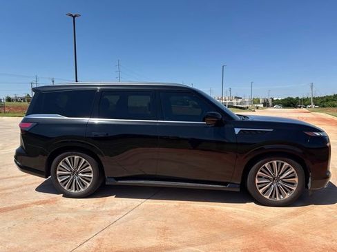 Used 2025 INFINITI QX80 Sensory AWD/4WD image 3