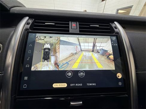 Used 2024 Land Rover Discovery Dynamic SE image 17