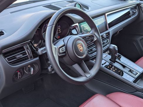 Used 2025 Porsche Macan image 4