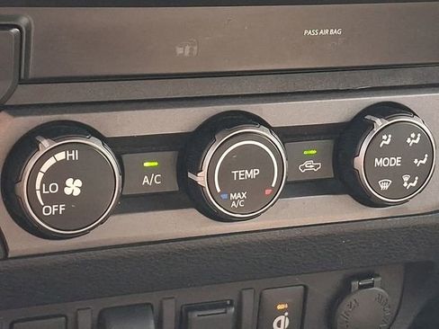Used 2020 Toyota Tacoma TRD Off-Road w/ Technology Package AWD/4WD image 15