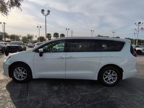 Used 2023 Chrysler Voyager LX FWD image 7