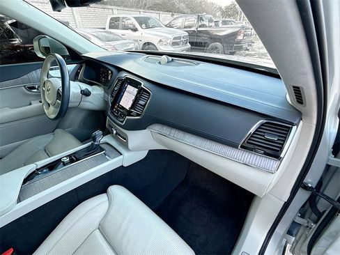 Used 2022 Volvo XC90 T6 Inscription w/ Lounge Package image 34