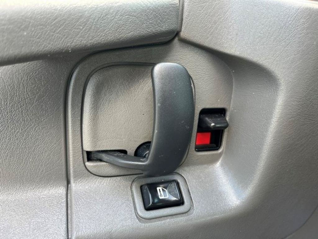 Used 2015 GMC Savana 2500 RWD image 8