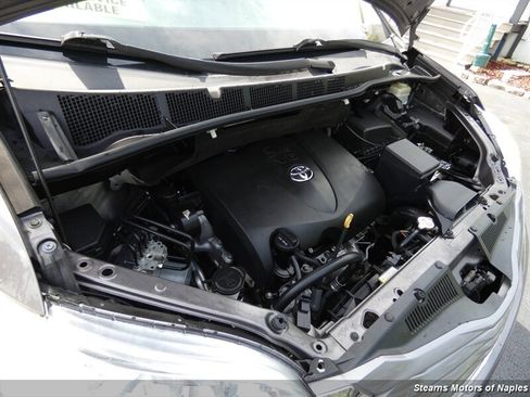 Used 2017 Toyota Sienna XLE FWD image 7