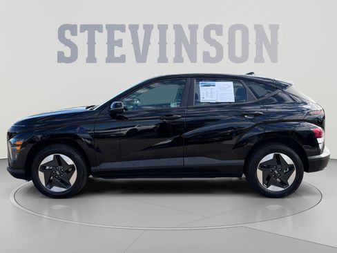 Certified 2024 Hyundai Kona SE FWD image 2
