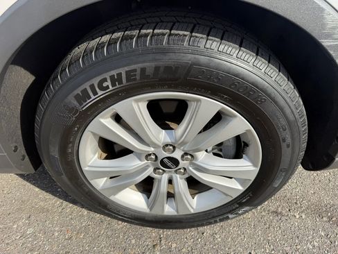 Used 2017 Lincoln MKX Premiere image 12