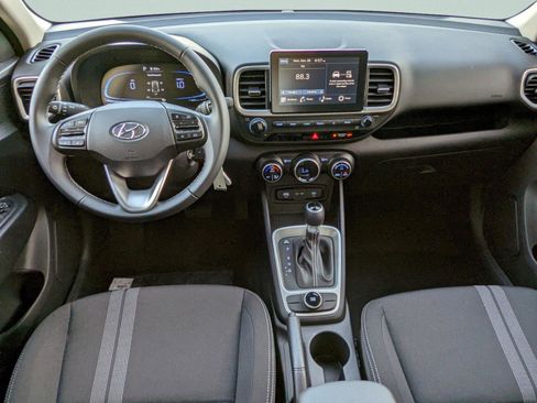 New 2025 Hyundai Venue SEL FWD image 18