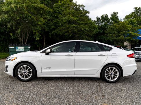 Used 2019 Ford Fusion SE image 3