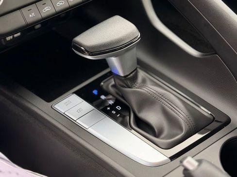 Used 2025 Hyundai Elantra SE w/ Cargo Package image 18