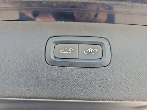 Used 2018 Volvo XC90 T5 Momentum w/ Convenience Package AWD/4WD image 34