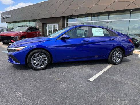 New 2024 Hyundai Elantra SEL image 2