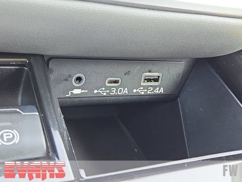 Used 2023 Subaru Outback Premium AWD/4WD image 9
