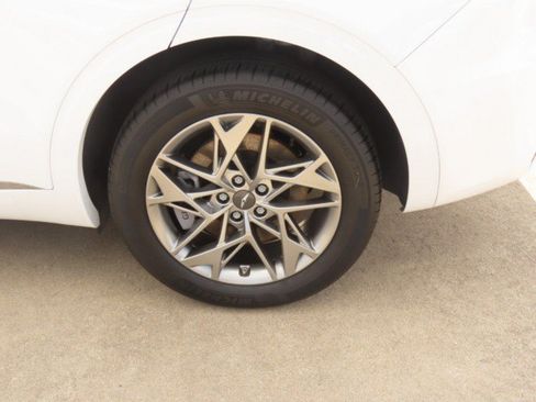 Used 2025 Genesis GV70 2.5T AWD/4WD image 16