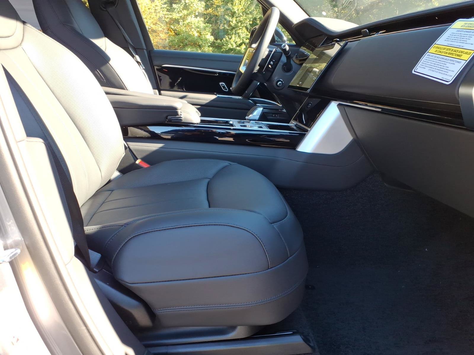New 2027 Land Rover Range Rover SE AWD/4WD image 3