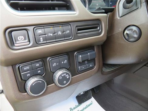 Used 2021 Chevrolet Suburban LT w/ LT Signature Package AWD/4WD image 13