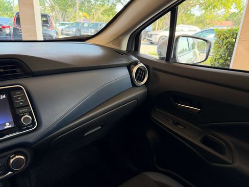 Used 2025 Nissan Versa SV FWD image 30