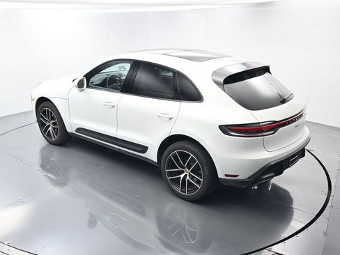Certified 2025 Porsche Macan AWD/4WD image 34