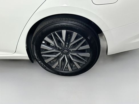 Used 2025 Nissan Altima 2.5 SV FWD image 11