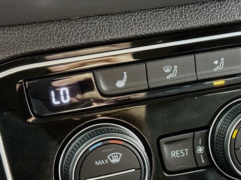 Used 2023 Volkswagen Atlas SE w/ Black Wheel Package image 3