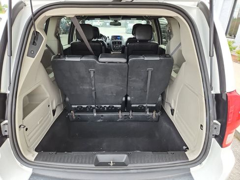 Used 2020 Dodge Grand Caravan SXT FWD image 25