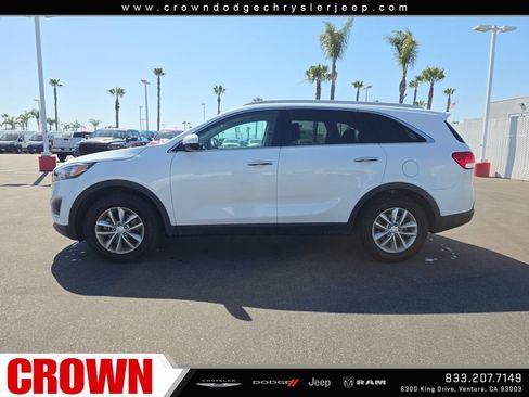 Used 2017 Kia Sorento FWD image 4