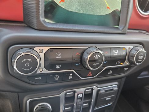 Used 2023 Jeep Gladiator Rubicon AWD/4WD image 32