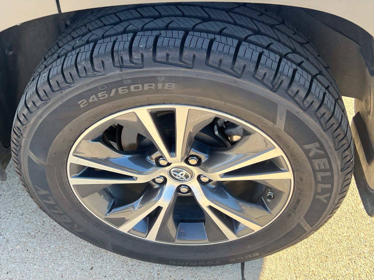 Used 2019 Toyota Highlander Plus FWD image 9