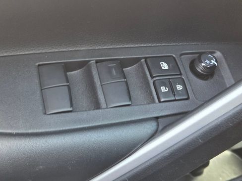 Used 2024 Toyota Corolla Cross L FWD image 30