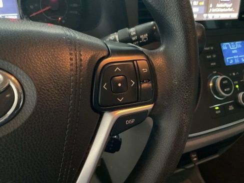 Used 2017 Toyota Sienna LE image 9